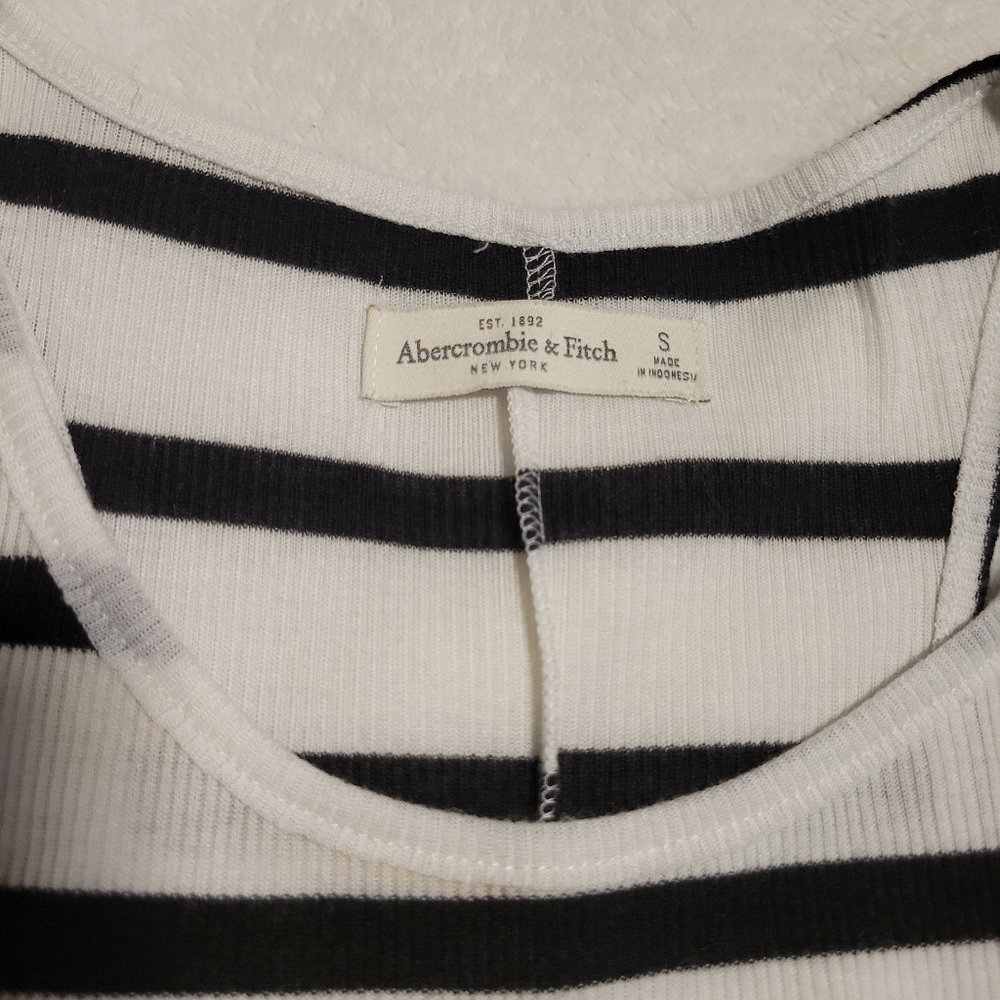 A&F Racerback Tank Top - Picture 4 of 5